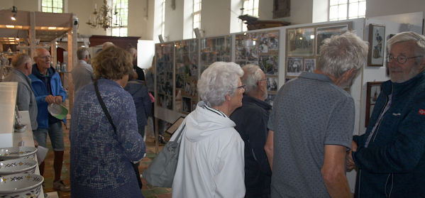 foto bij artikel: Koninklijk Tichelaar Aardewerk<br>centraal in sfeervolle expositie in Doniakerk