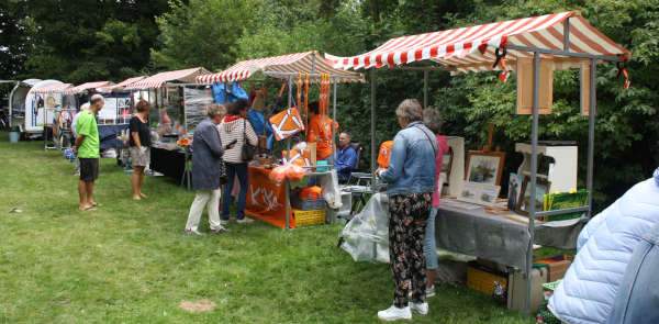 markt in de dorpstuin van Makkum
